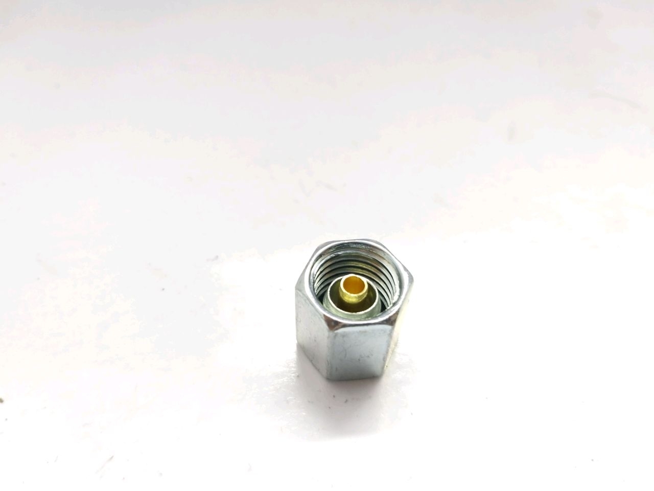 Conector metal (d 4/6 mm)