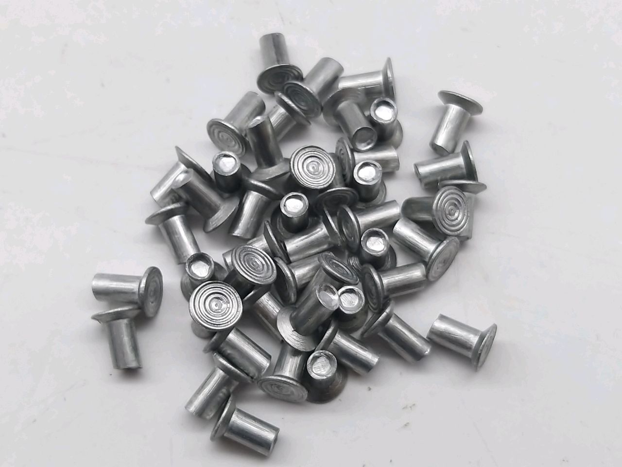 Set nituri de aluminiu Nr.4 (4x8.45buc)