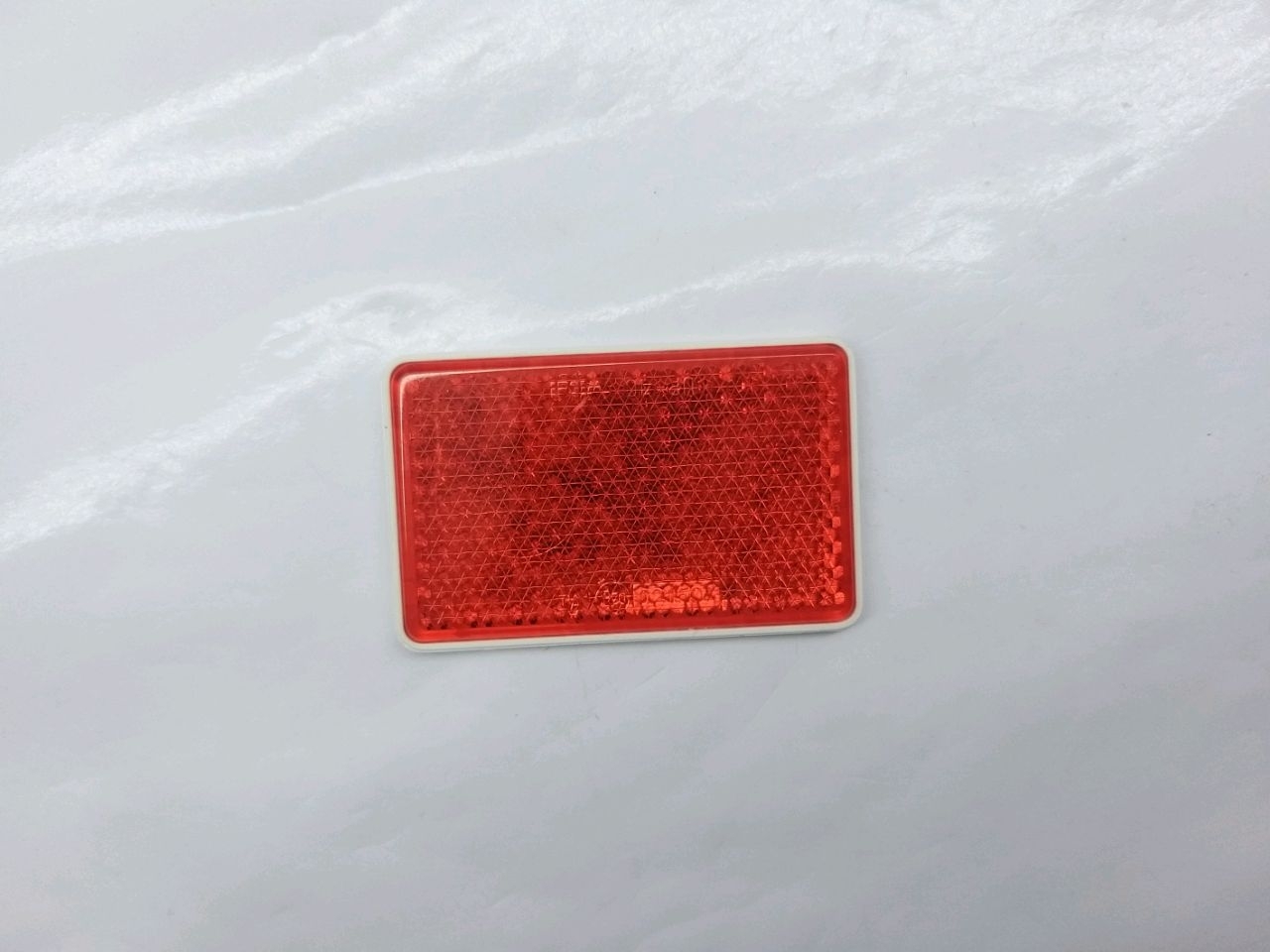 Светоотражатель (88х54мм.) Красный